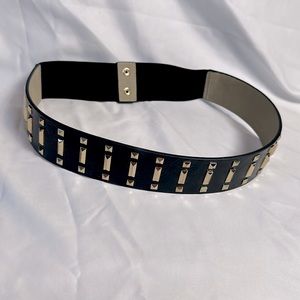 3/10$ Chunky black faux leather and gold studded belt with snaps and elastic